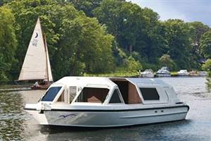 Broom Bolero, Broom BoatsBrundall