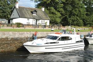 Balmoral, Caley CruisersScotland Lochs & Canals